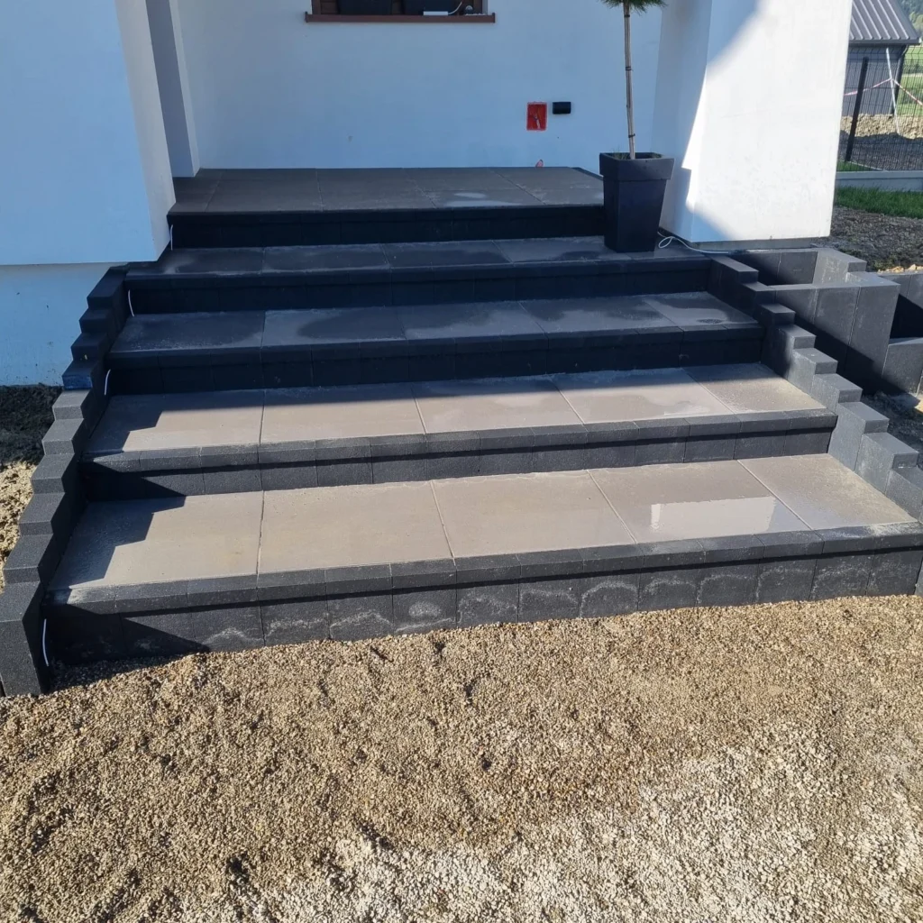 Fachowe wykonanie schodów z kostki brukowej – firma brukarska Limanowa, najlepsza firma brukarska limanowa