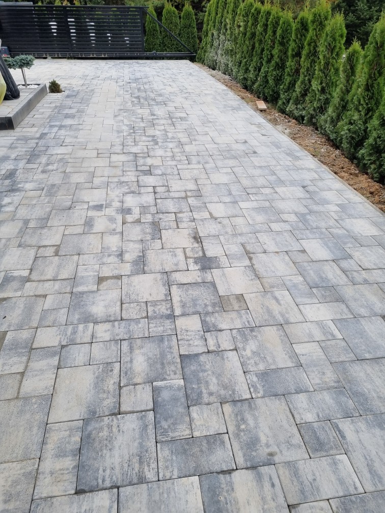 Wejście do domu z kostki brukowej – realizacja